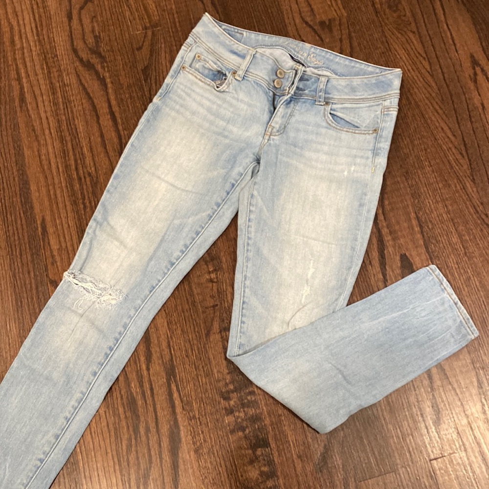 American Eagle Lightwash skinny jeans